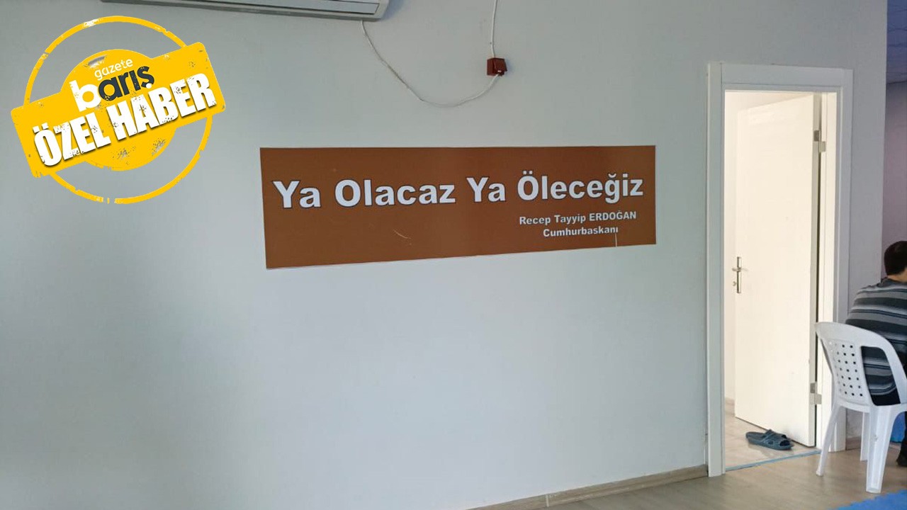 AKP’li belediyeden miniklerin sınıfına Erdoğan sloganı: “Ya olacağız, ya öleceğiz”