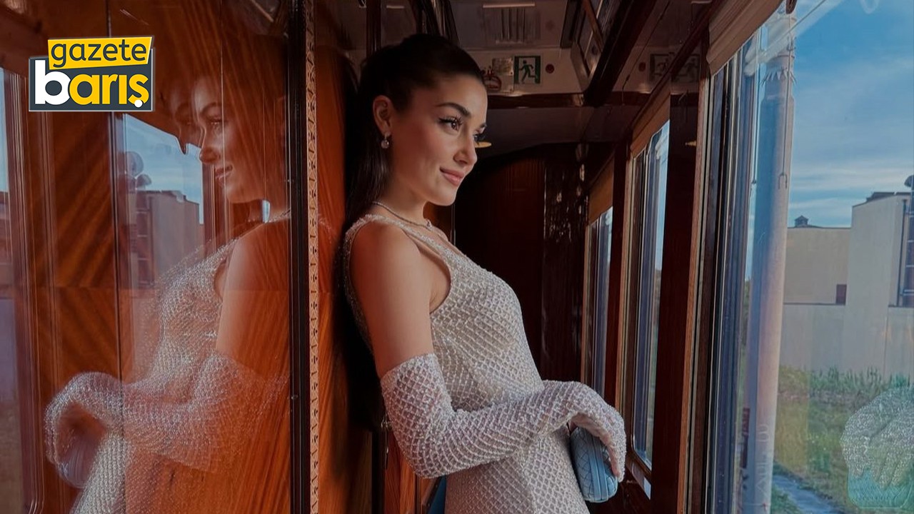 Hande Erçel’den romantik tatil pozları