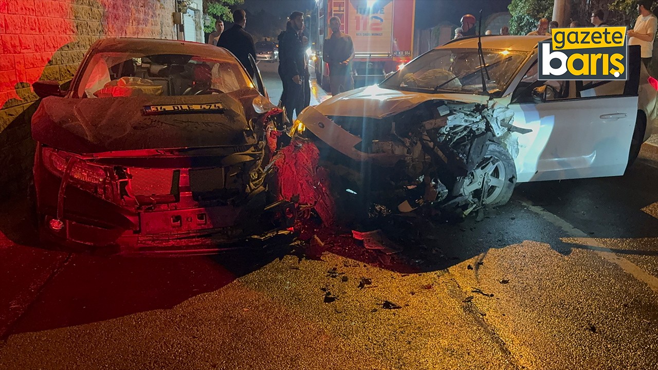Kocaeli'de 2 araç kafa kafaya çarpıştı: 6 yaralı!