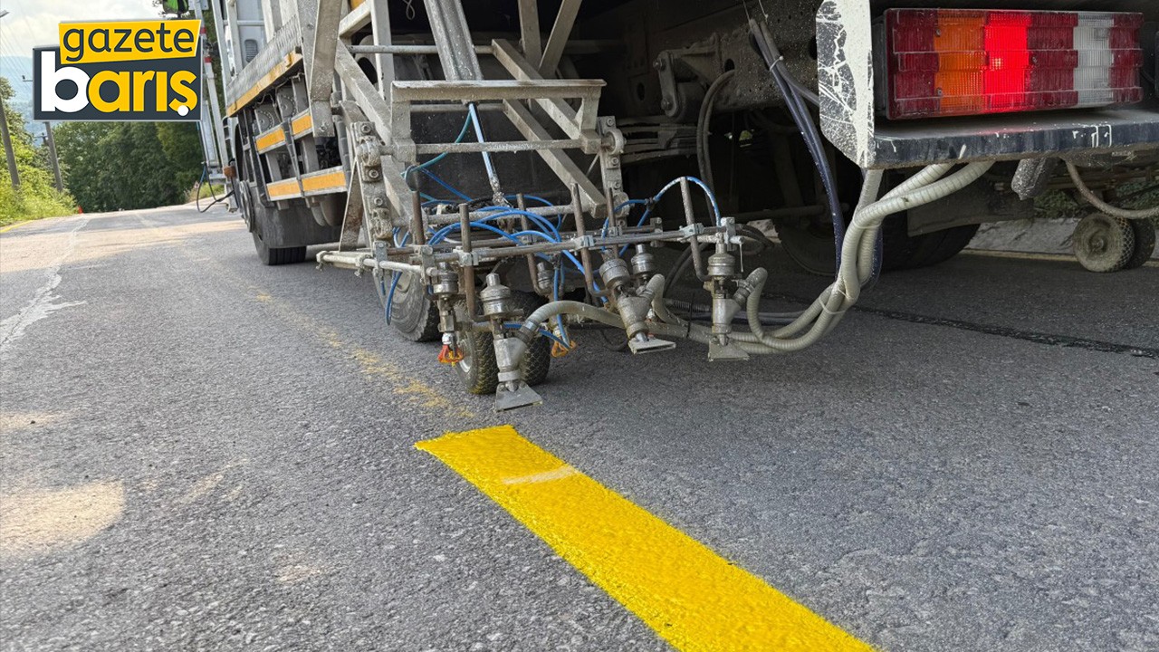 Büyükşehir yollarda çizgi çalışmalarını sürdürüyor