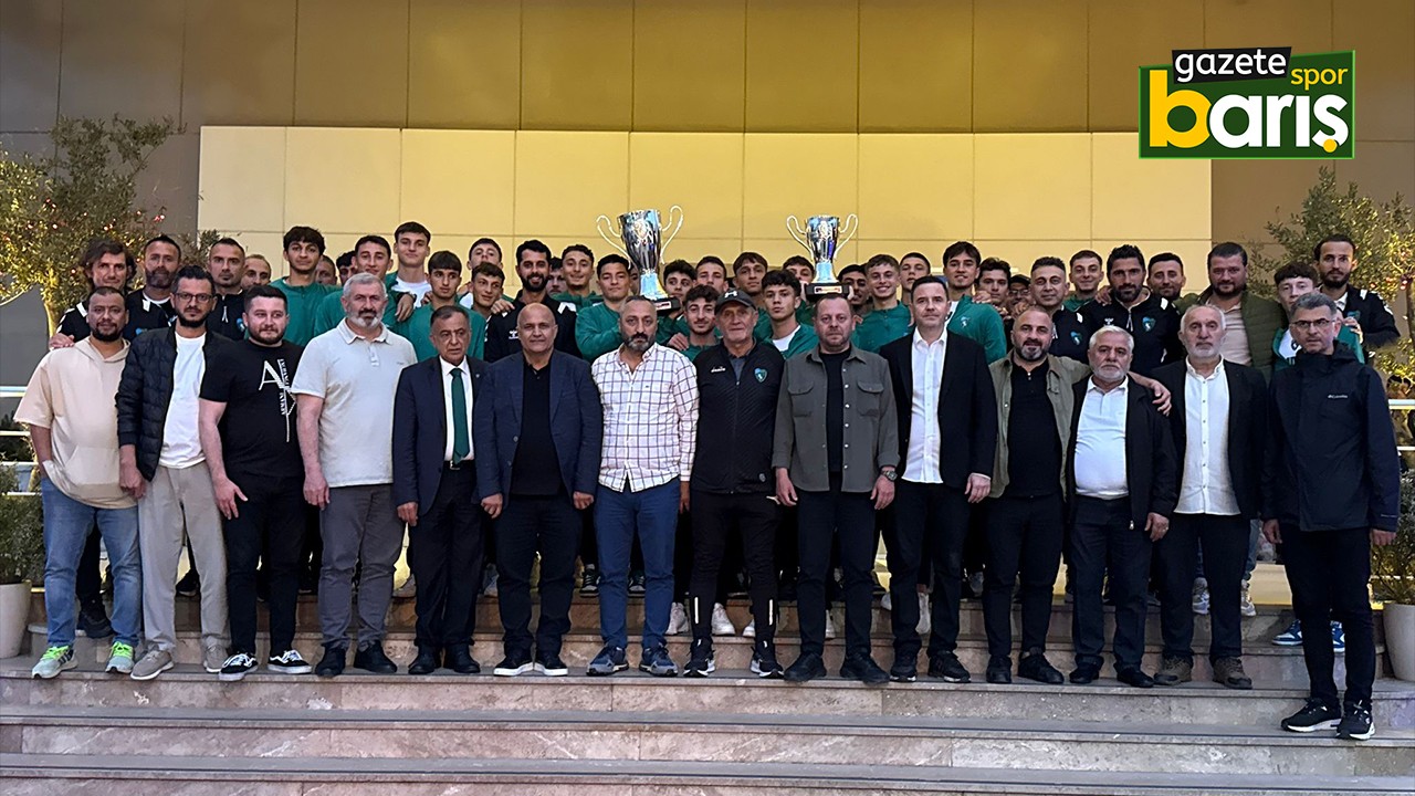 Kocaelispor’un şampiyonları yemekte buluştu