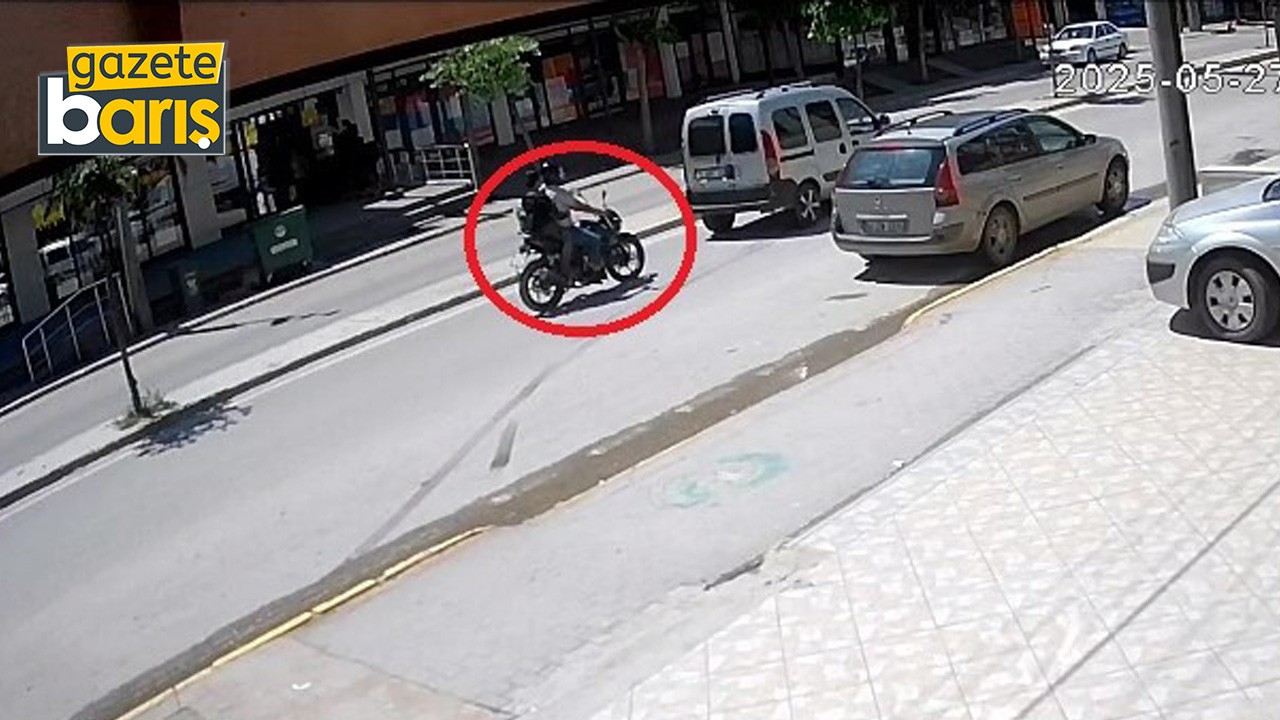 Kocaeli’de araca çarpan motosiklet takla attı