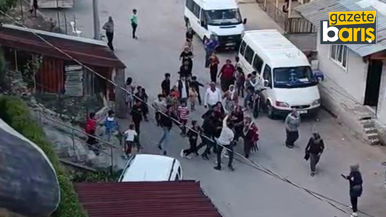 Kocaeli'deki iki grubun kavgasında tuğlalar havada uçuştu