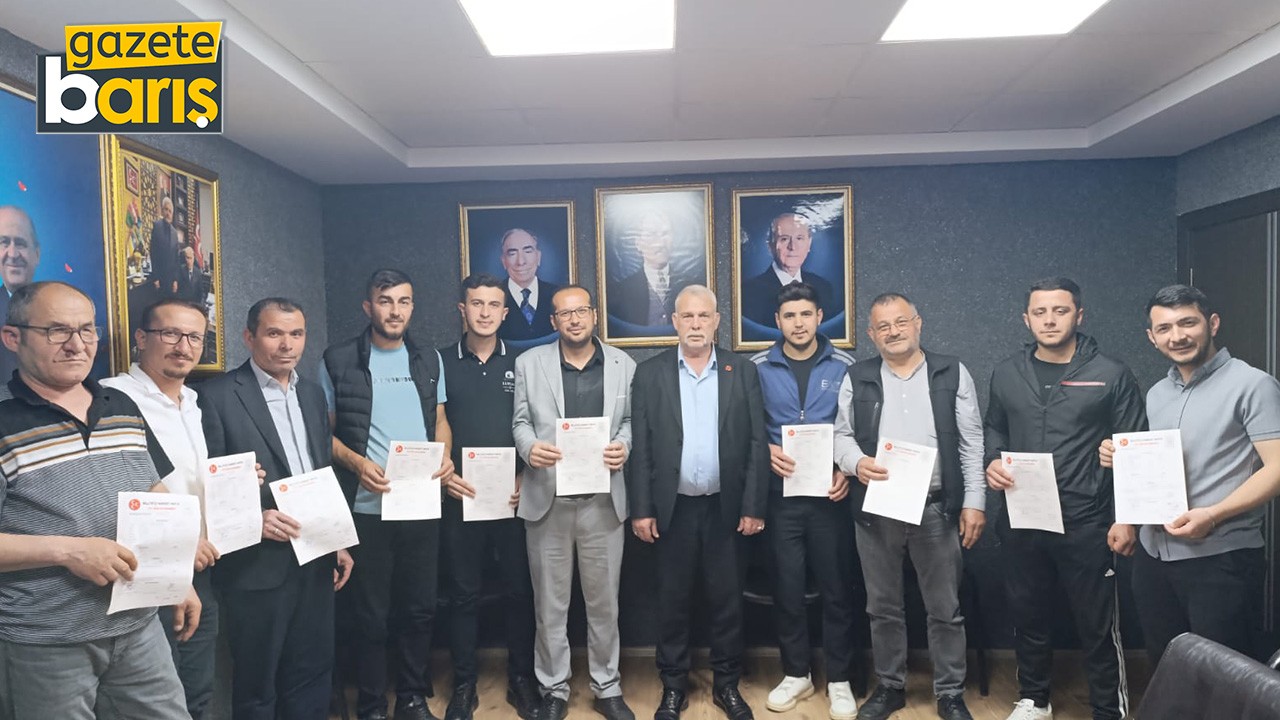 MHP’li Öztürk yeni üyelerle bir araya geldi
