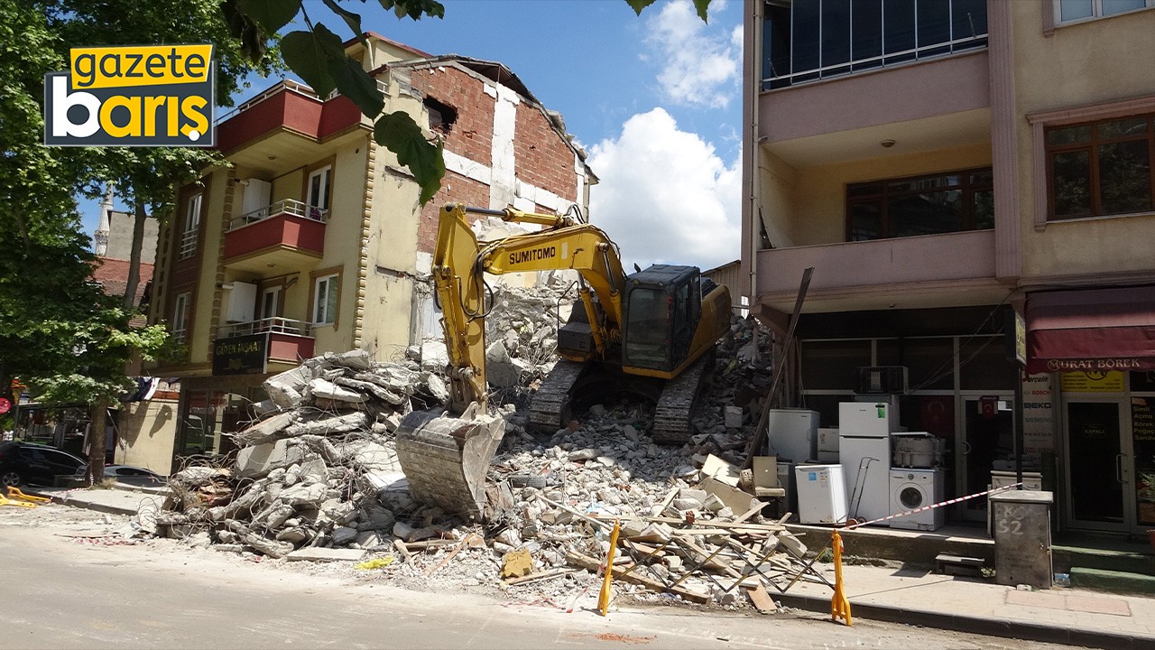 Kocaeli'de metruk yapının yıkımı sırasında bitişikteki 3 bina hasar gördü!