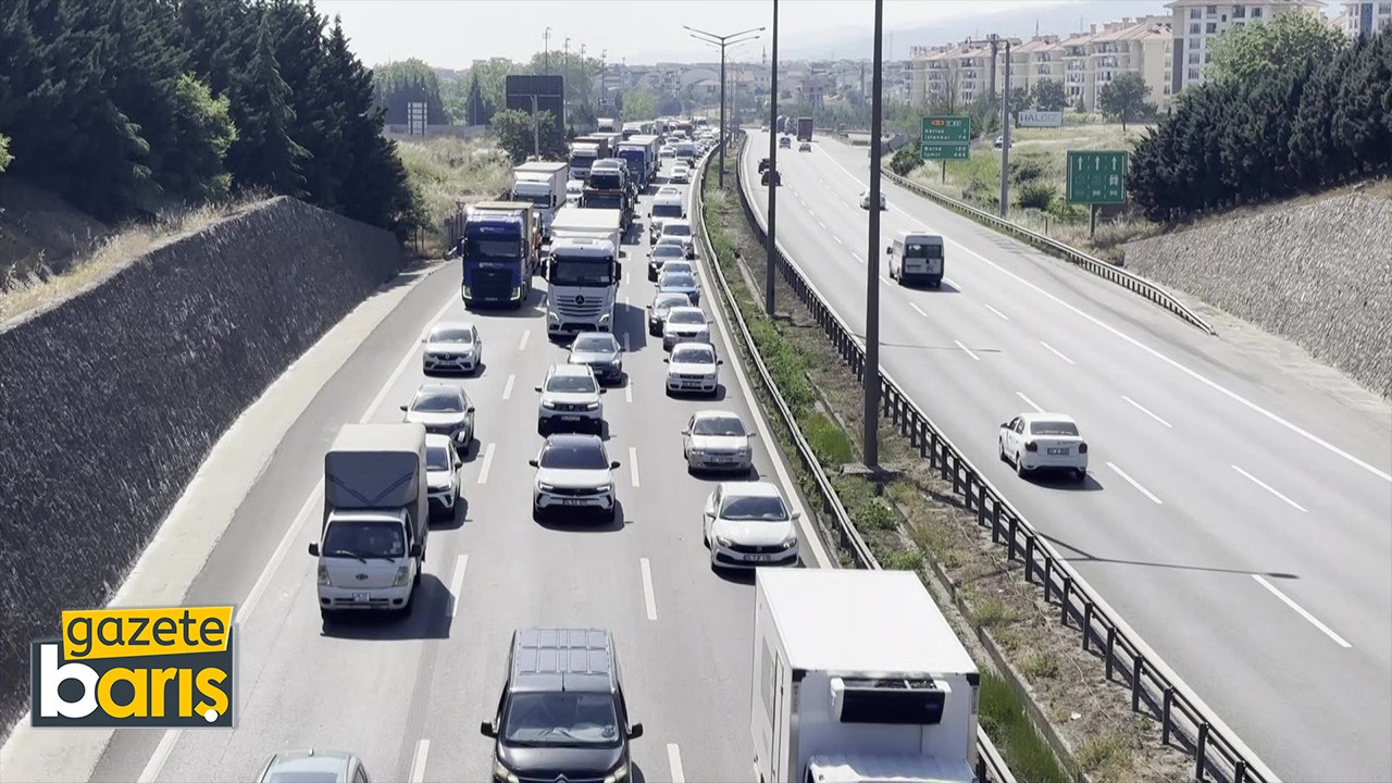 Tatilciler yola çıktı: Kocaeli’de kuyruklar oluşmaya başladı