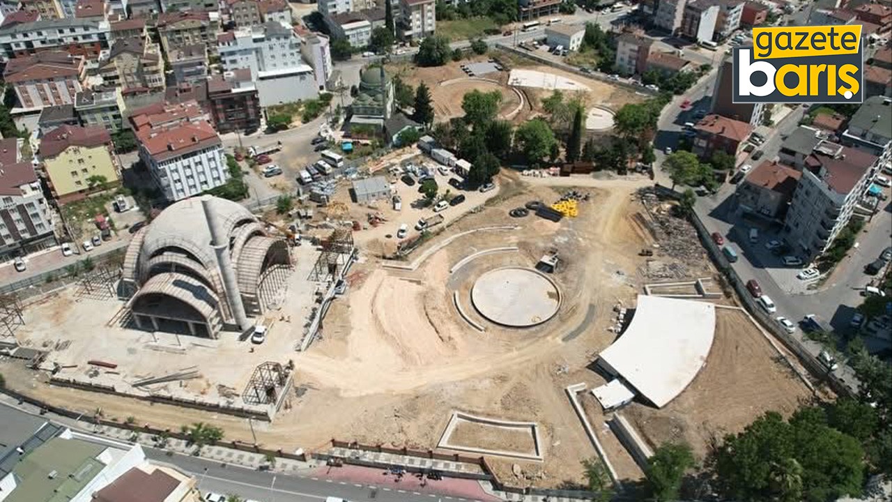 Yılan hikayesine dönen kent meydanı dalga konusu oldu