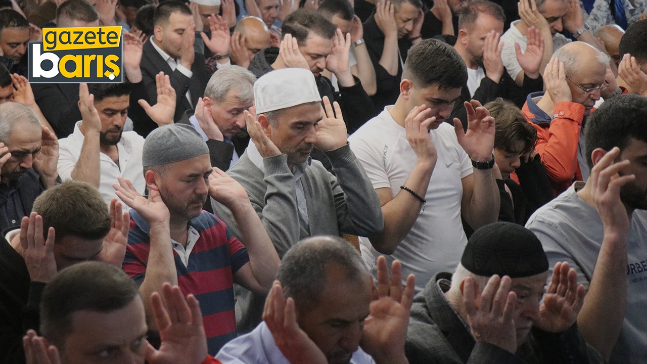 Kocaeli'de camiler bayram namazı için dolup taştı