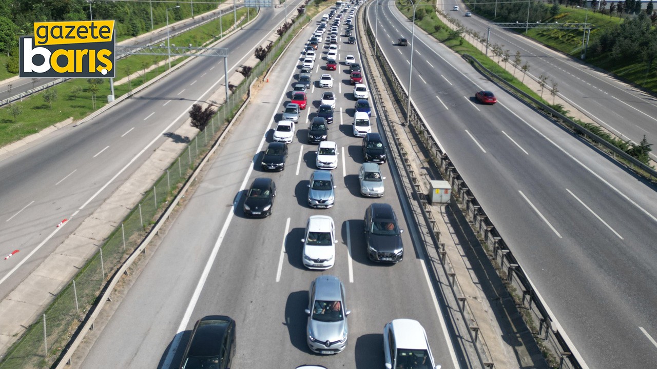 Kocaeli geçişinde kurban Bayramı dönüşünde kilometrelerce trafik kuyruğu oluştu