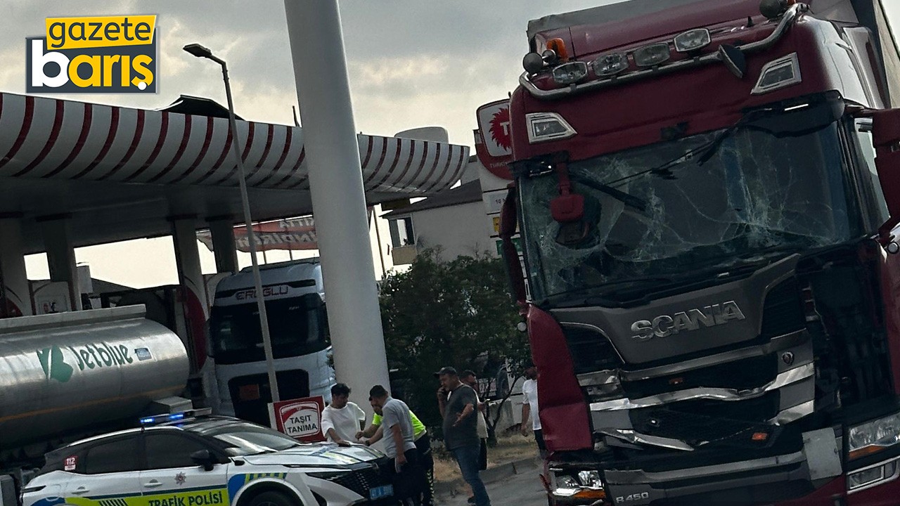 Körfez’de tır kazası trafiği kilitledi!