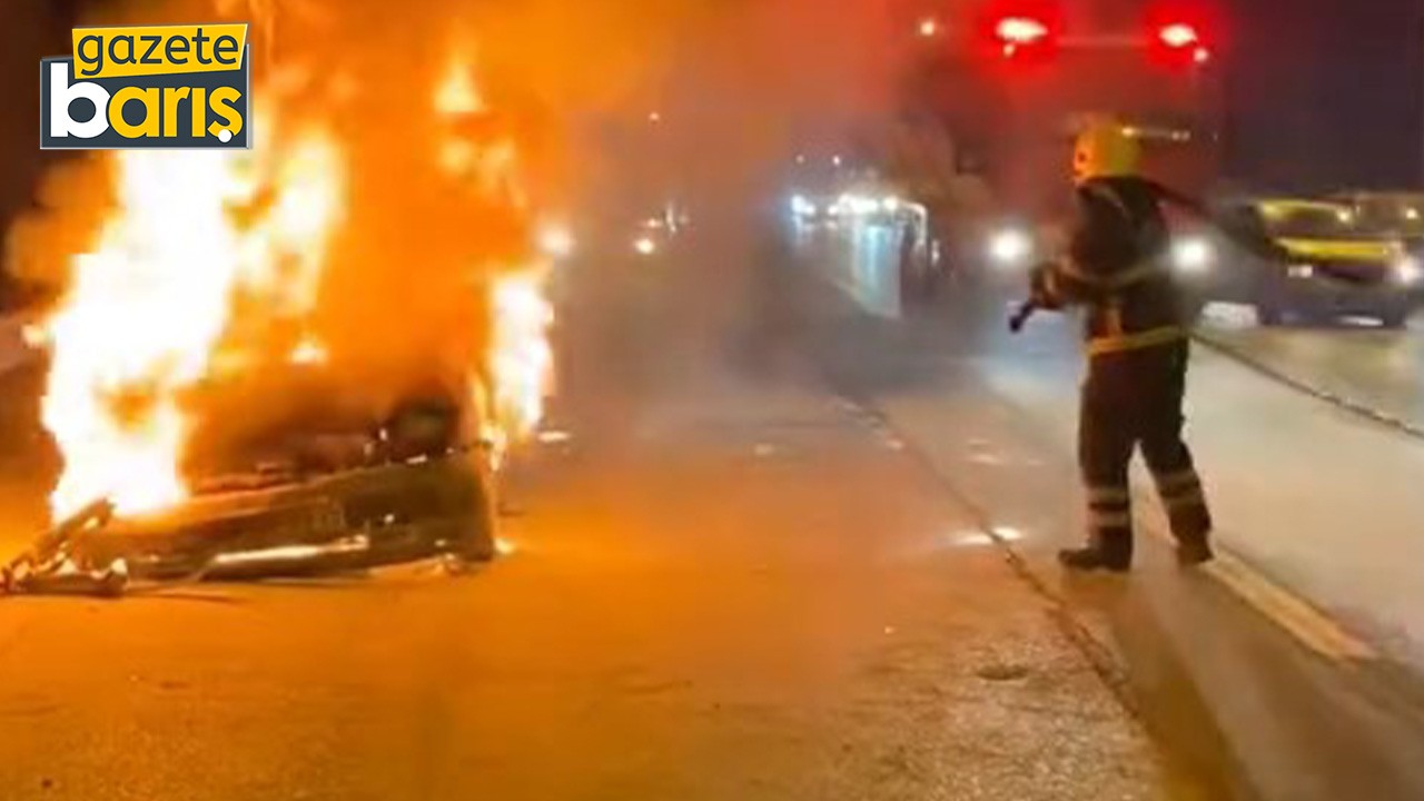 Bayram dönüşü panik anlar: Otomobil alev alev yandı