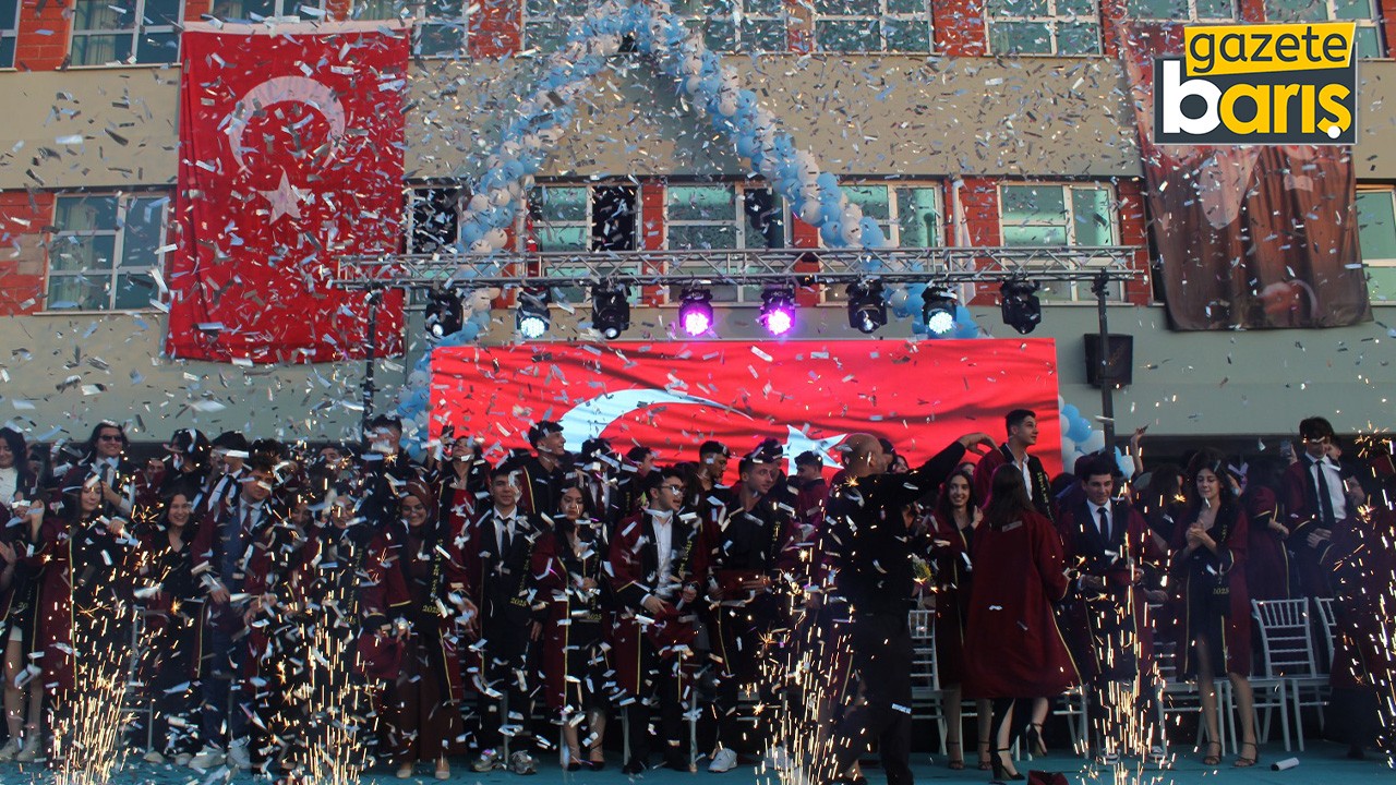 Darıca Fen Lisesi’nde coşkulu mezuniyet töreni
