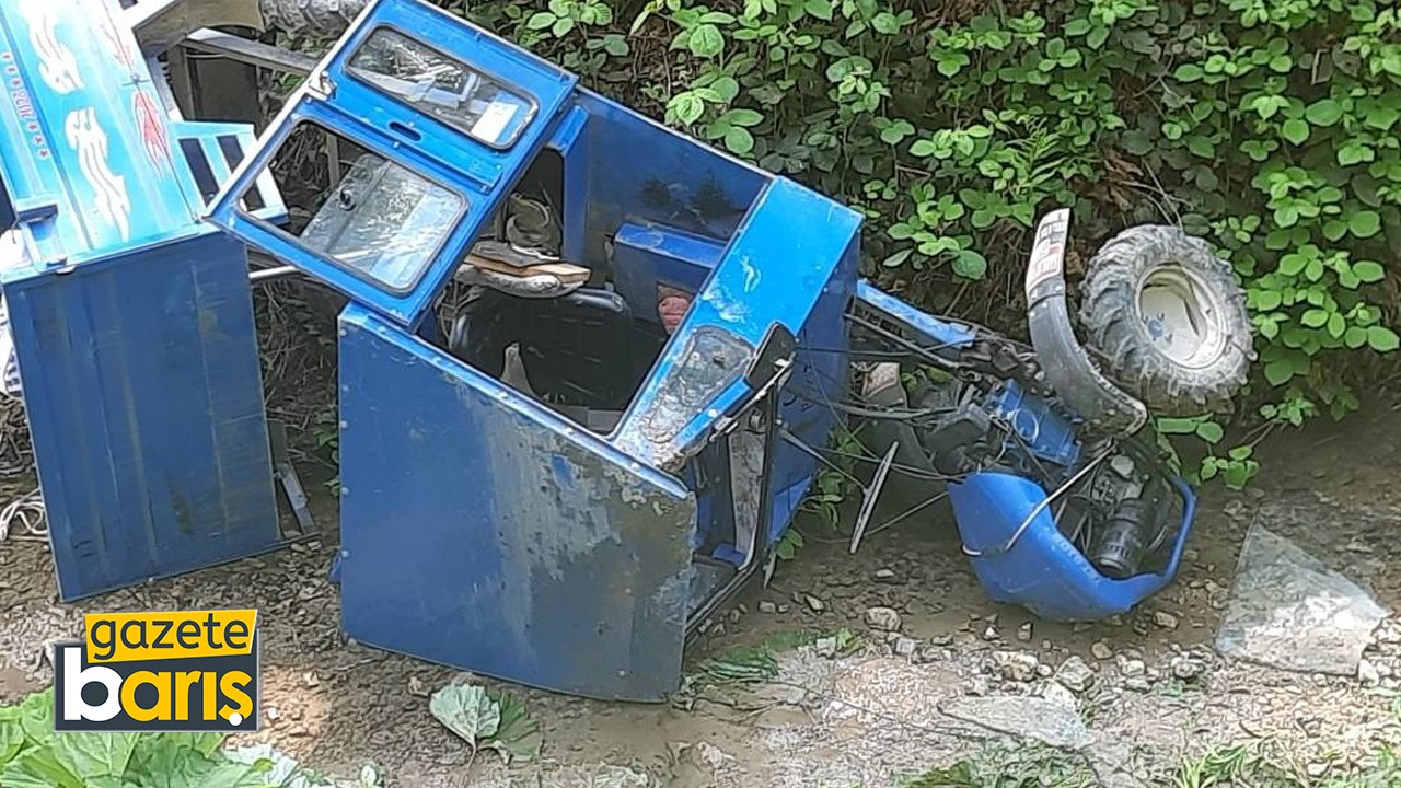 Kontrolden çıkan pat pat, dereye devrildi: 2 yaralı