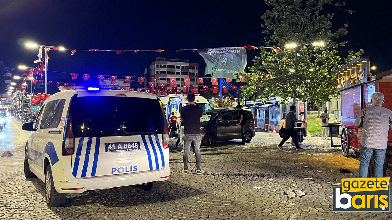 Kent Meydanı'nda bıçaklı kavga