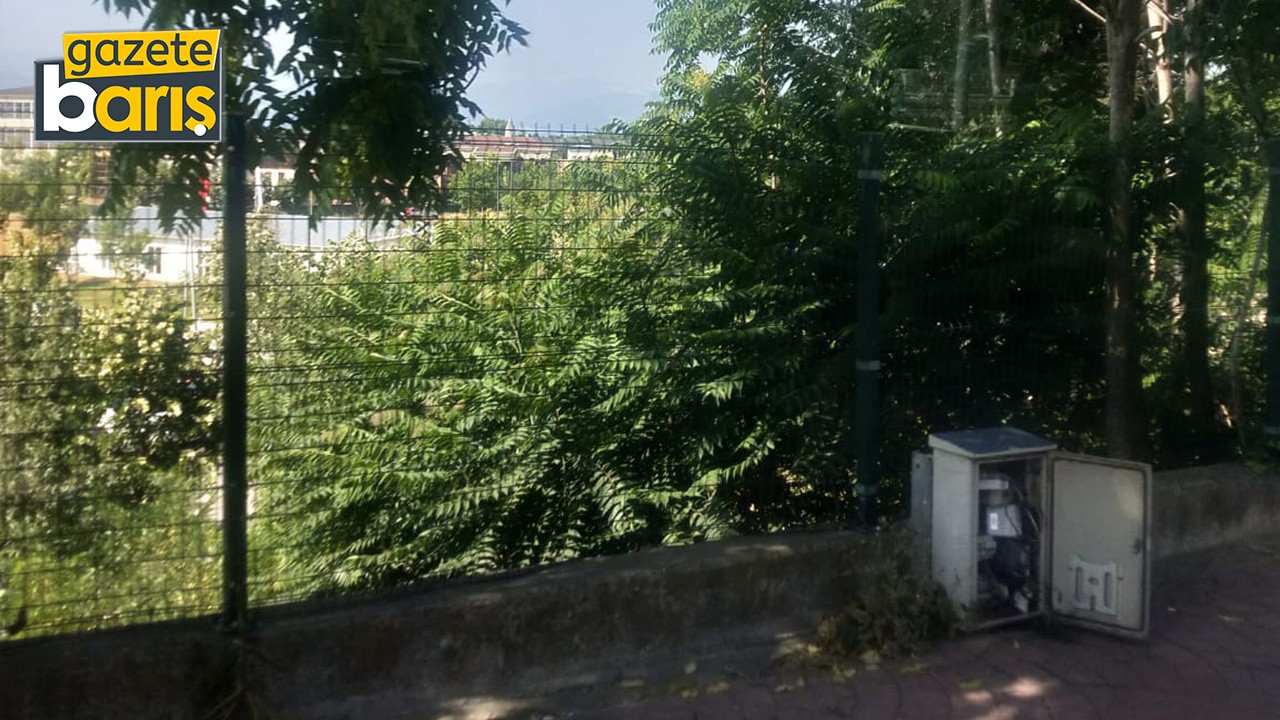 İzmit’teki elektrik panosu tehlike saçıyor