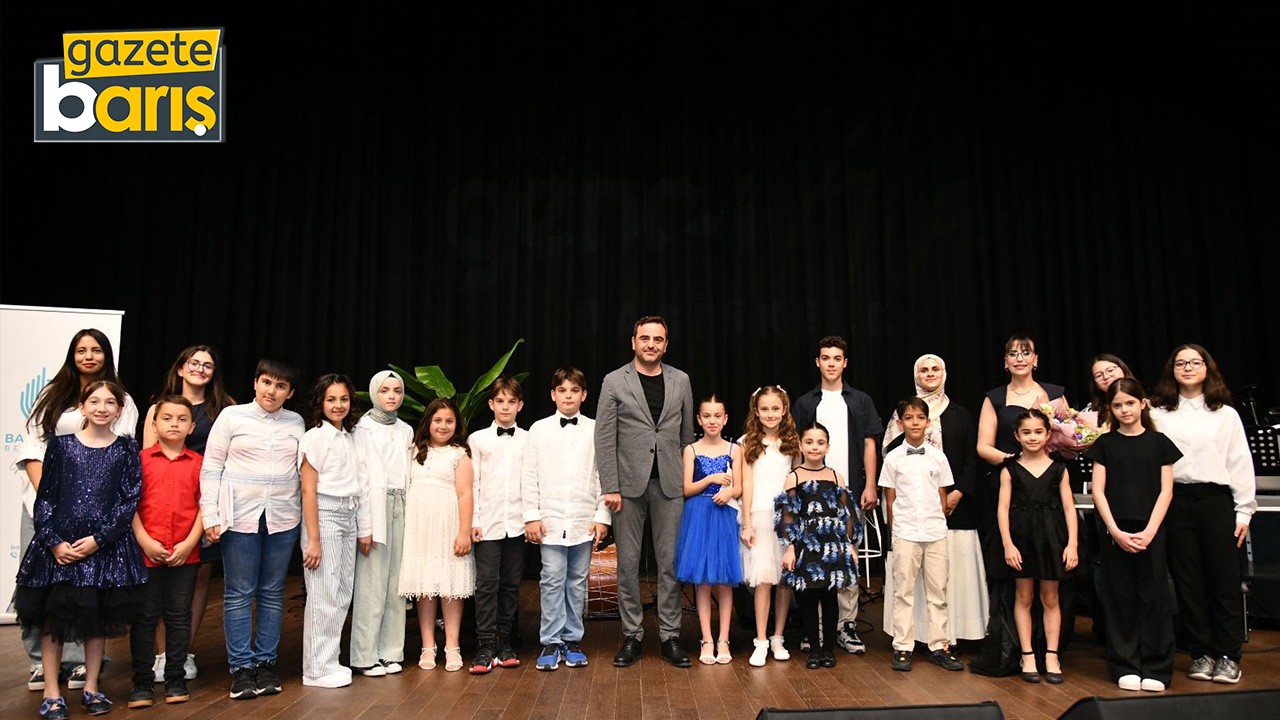 Başiskele’de sahneye çıkan öğrenciler, kulakların pasını sildi