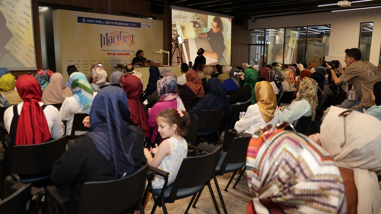MARİFEST25’te hat sanatı sanatseverlerle buluştu