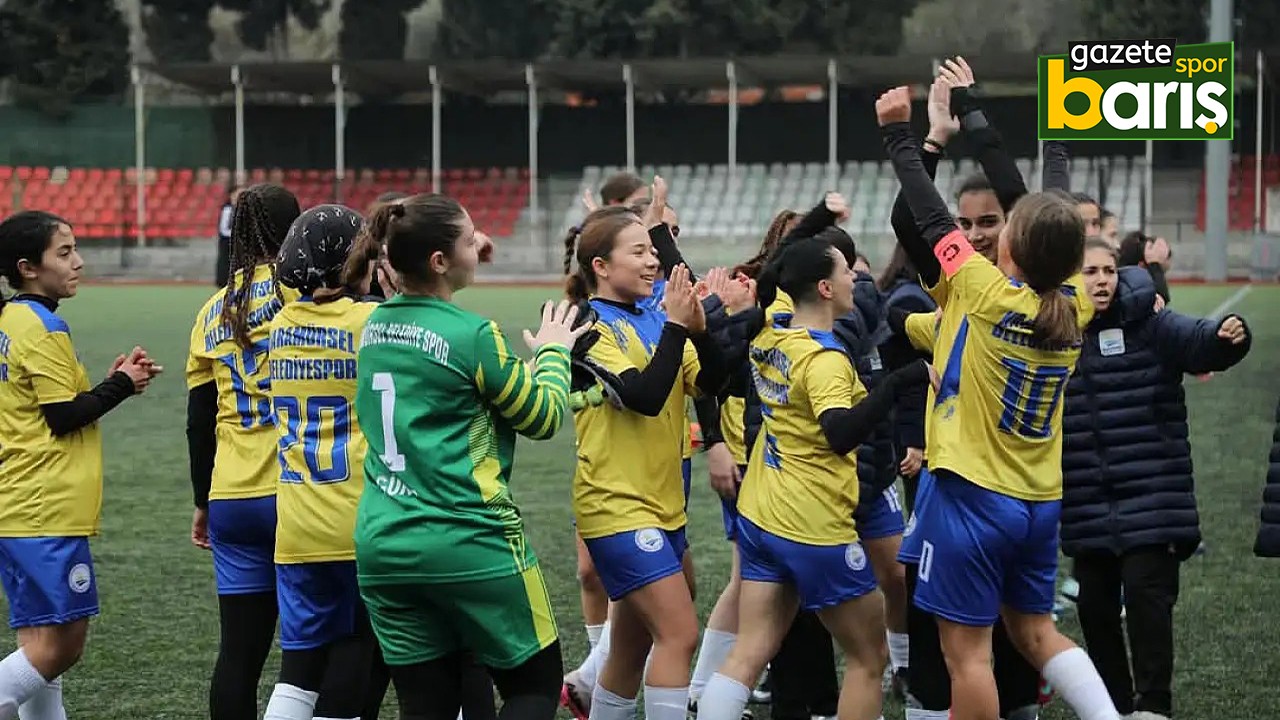 Karamürselli kızlar finalde