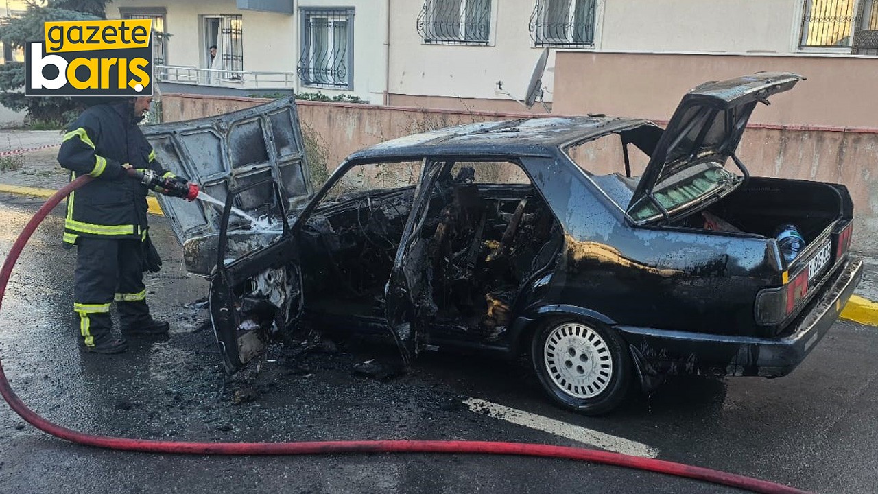 Derince’de seyir halindeki otomobil alev aldı