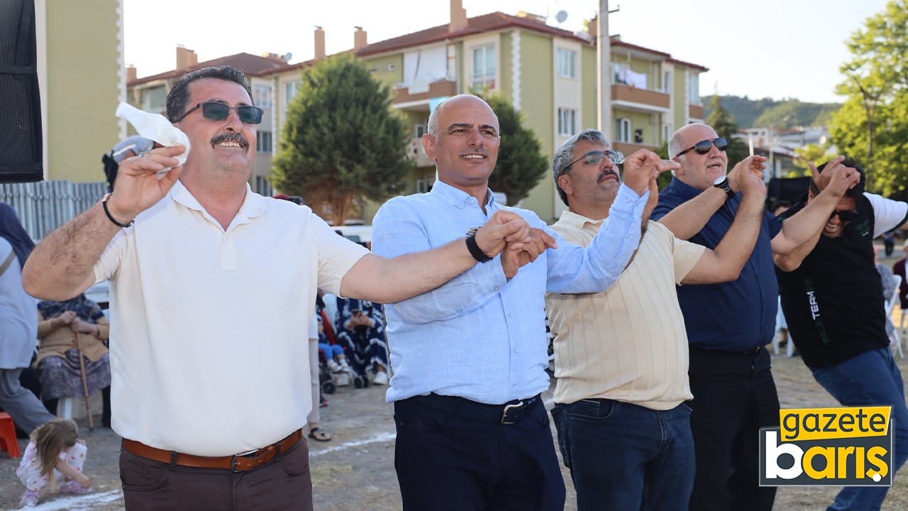 Başkan Söğüt cirit şenliğinde halay çekti