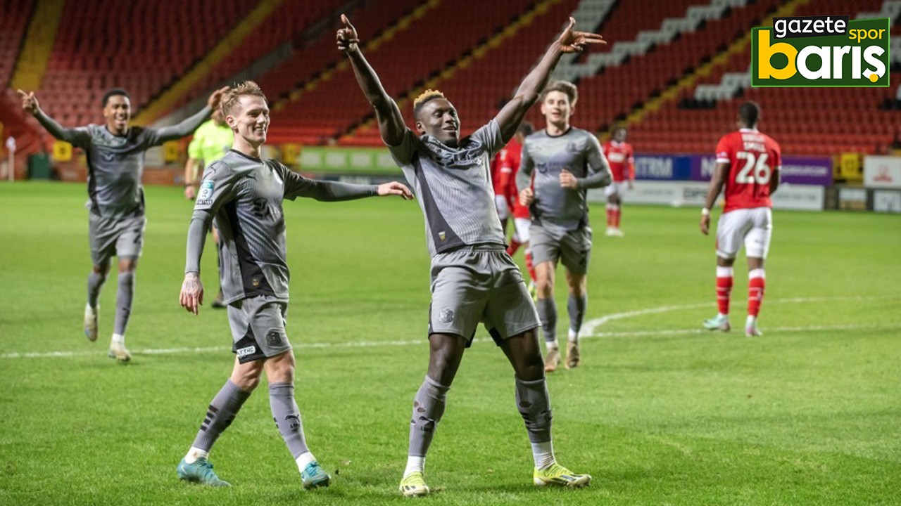 Dan Agyei de imza sonraya kaldı