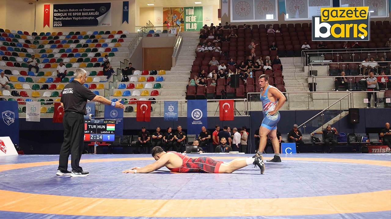 Güreşçiler minderde terlemeye devam ediyor