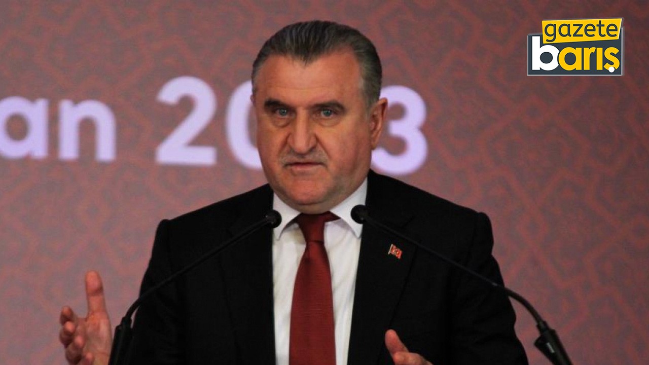Bakan Bak Gazi Koşusu'nu kazanan Ahmet Çelik'i tebrik etti