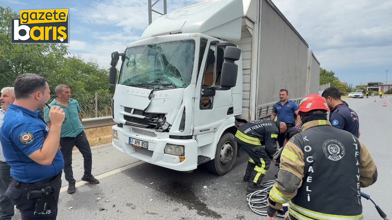 Tır, kamyona çarptı
