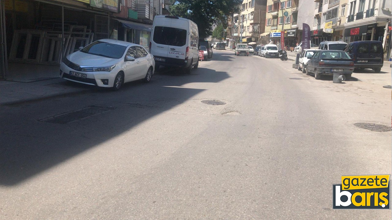 İzmit’in bu caddesi delik deşik