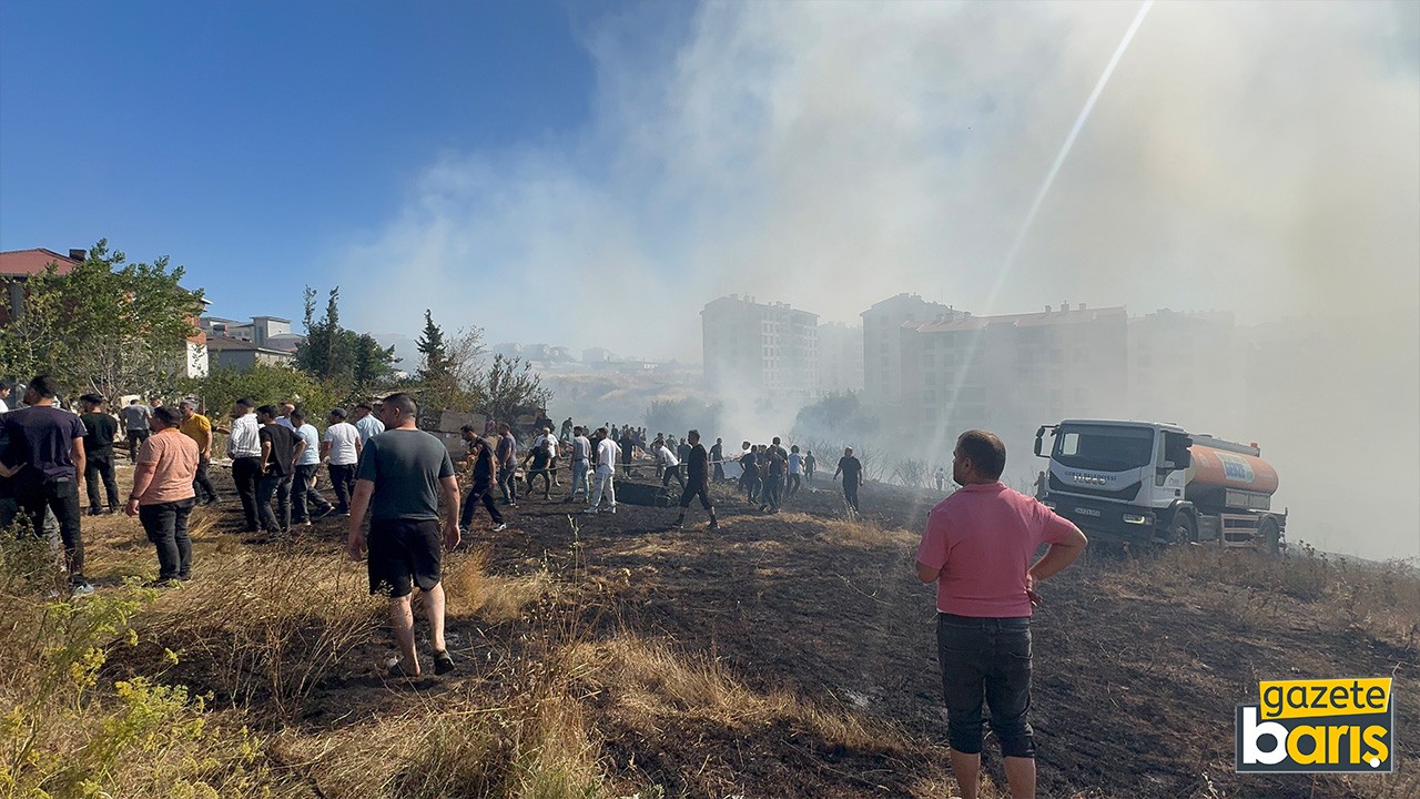 Kocaeli’de gecekonduya sıçrayan yangın söndürüldü