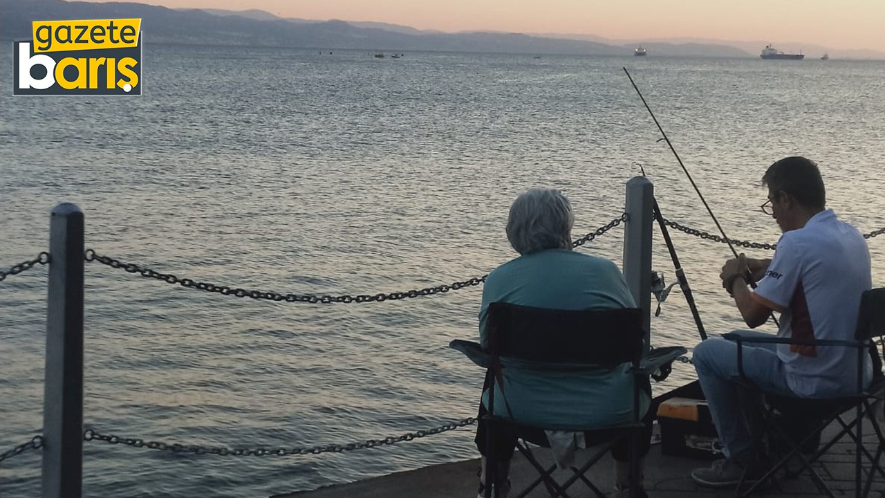 Kocaeli’de oltasını kapan denize koşuyor
