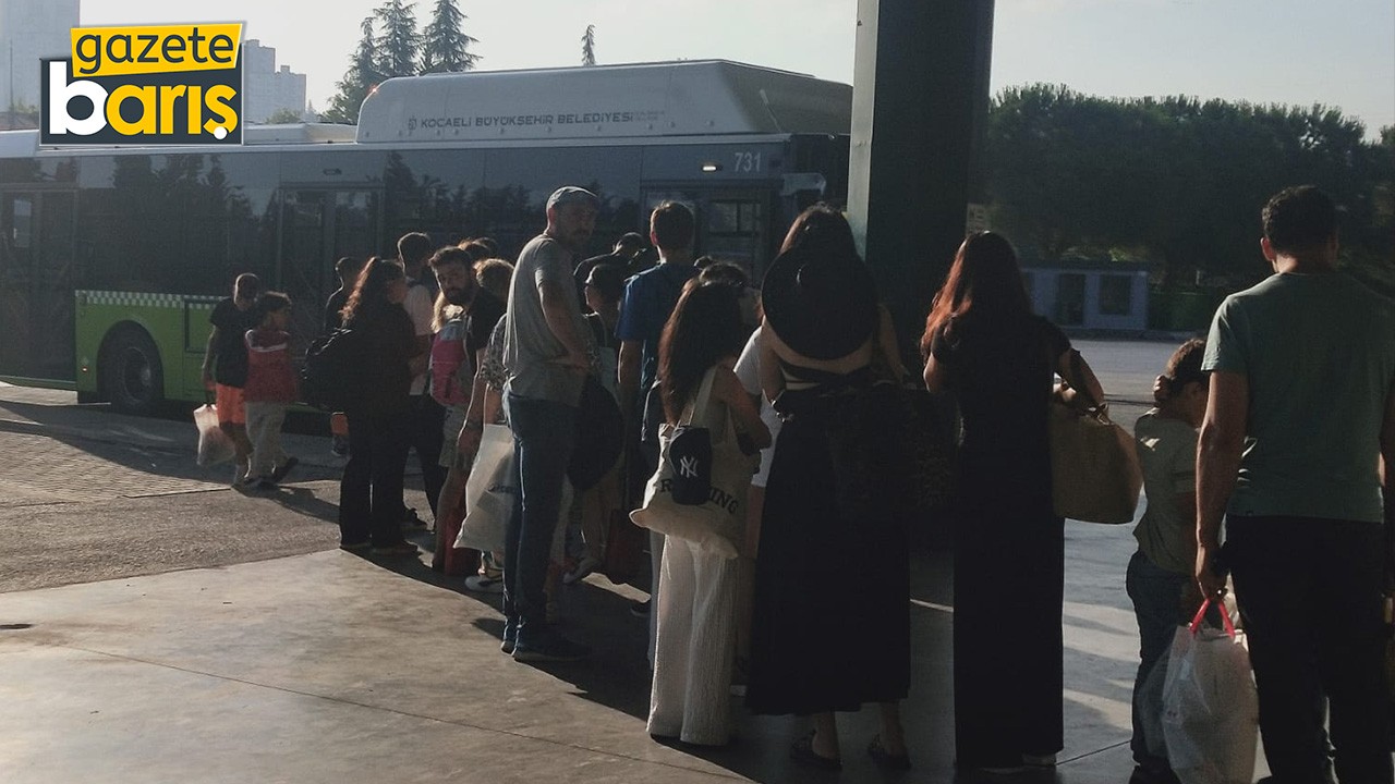 Kocaelililer Kandıra plajlarına gidebilmek için sıra bekliyor