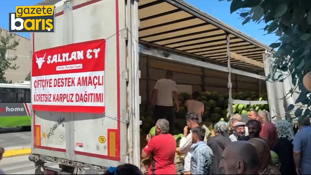 Çiftçiye destek için karpuz dağıttı