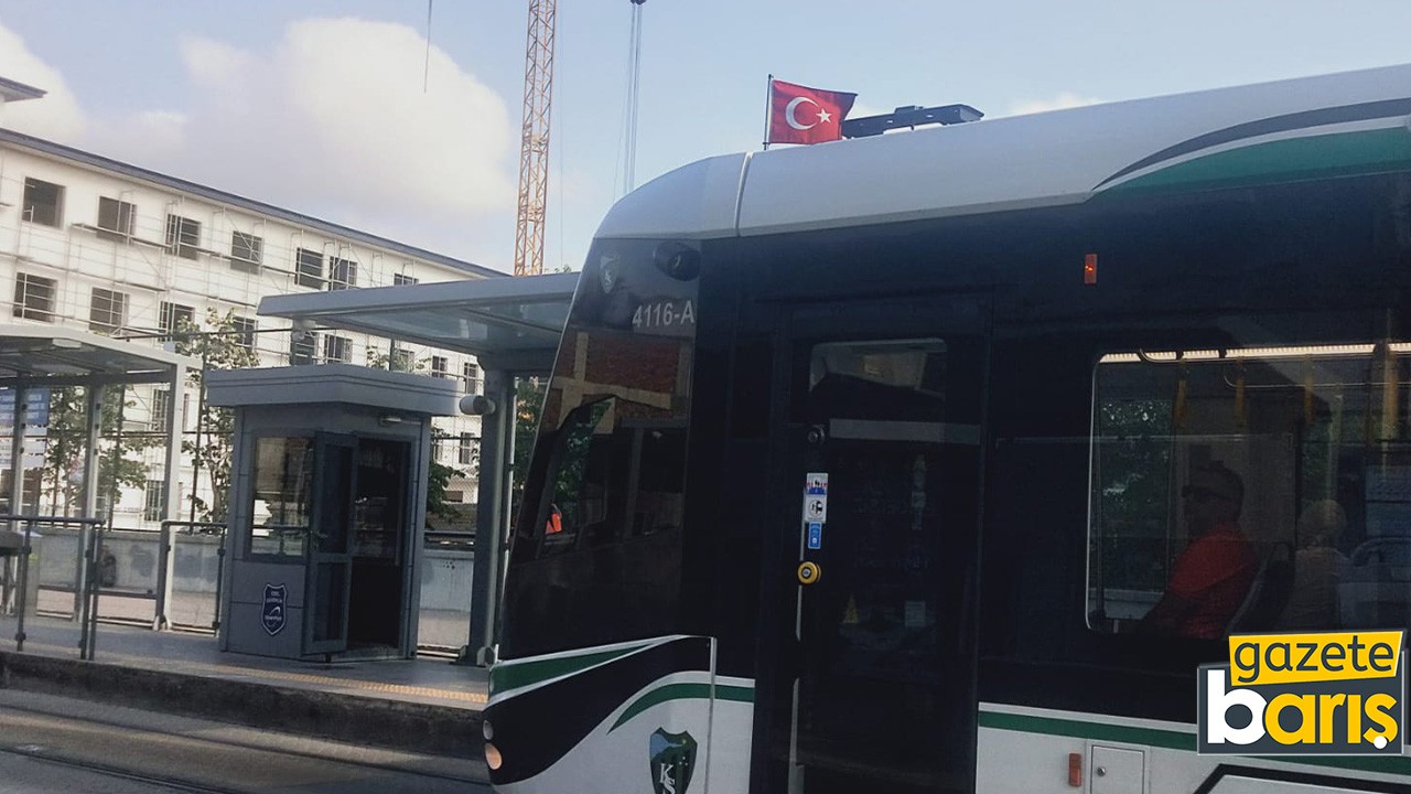 Kocaeli'de toplu taşımalar bayraklarla donatıldı