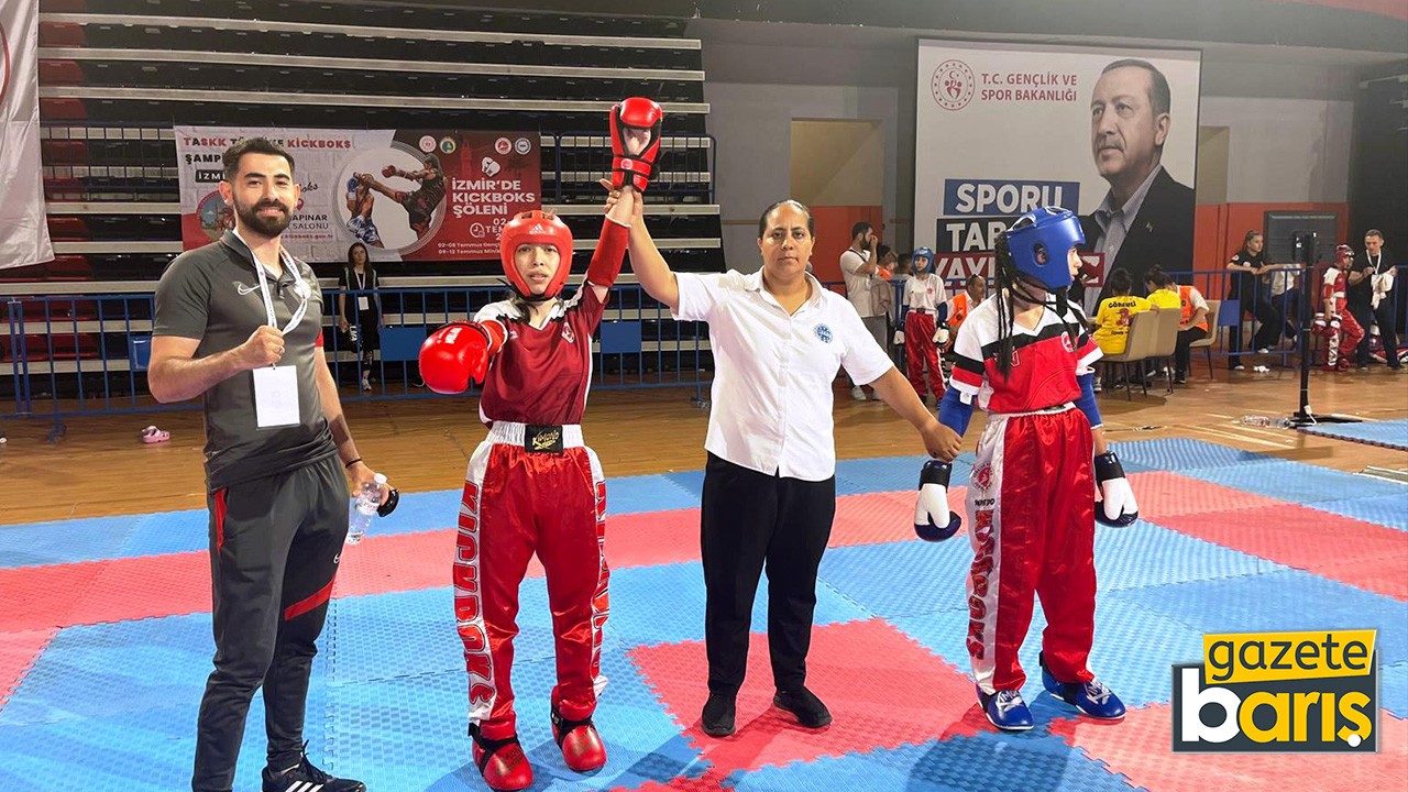 Kocaeli’de yaşayan Ecrin Kick Boksta Türkiye üçüncüsü oldu