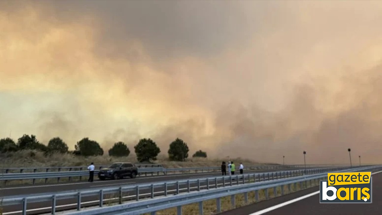 Alevler durmuyor: Sınırdaki yol kapatıldı