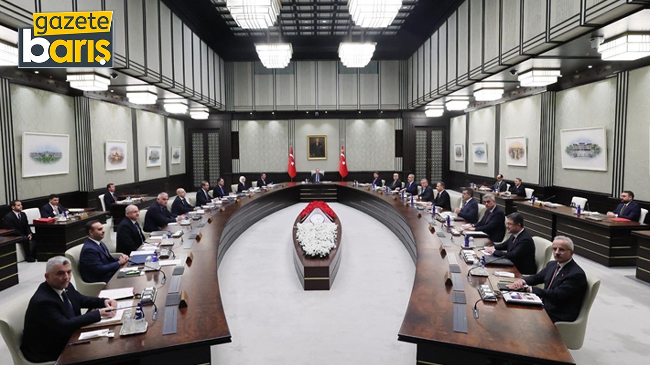 Kabine toplanıyor
