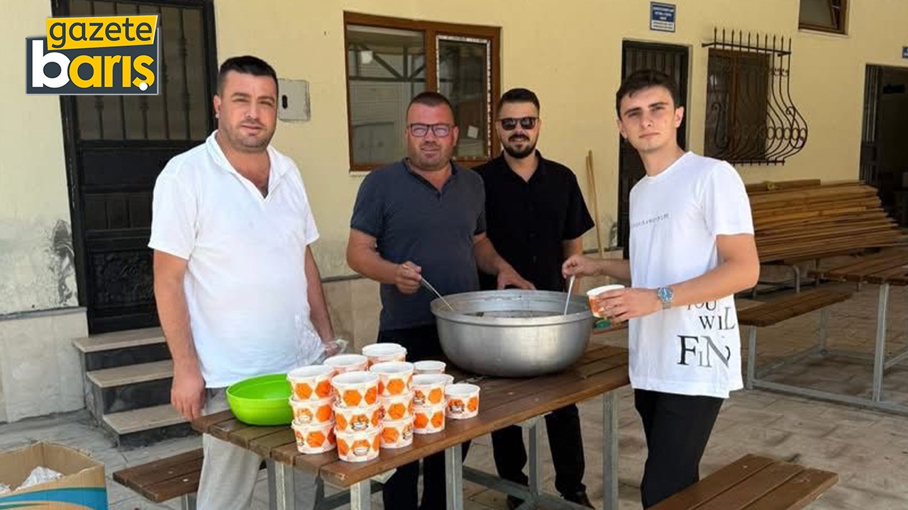 CHP’li Kadir Keskin aşure dağıttı