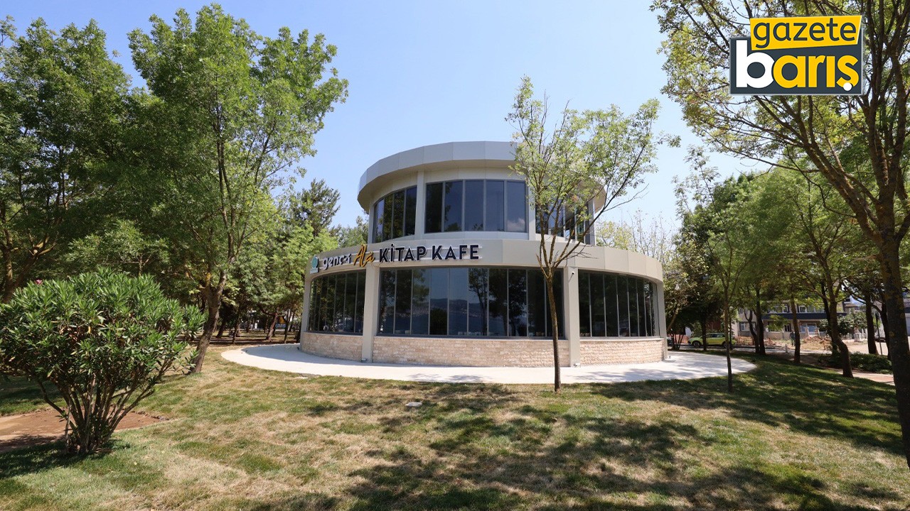 Başiskele Sahili'ne kitap kafe açıldı