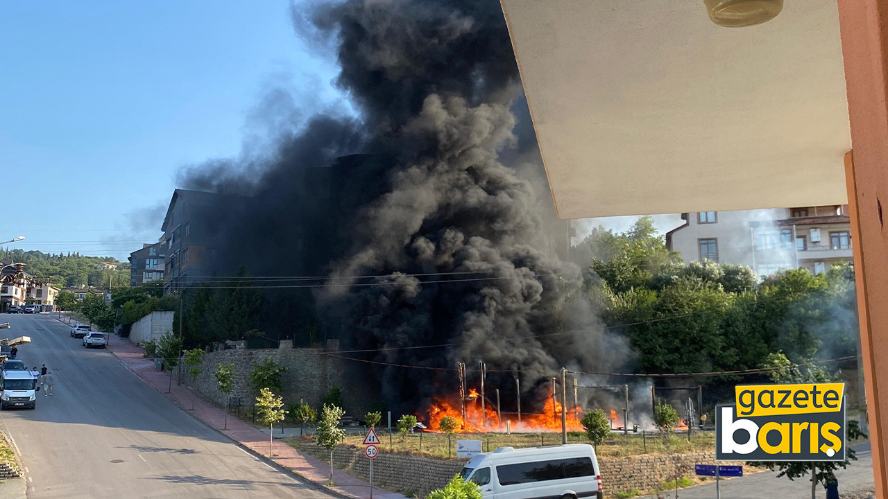 Kocaeli'de çocuk parkı alev alev yandı!