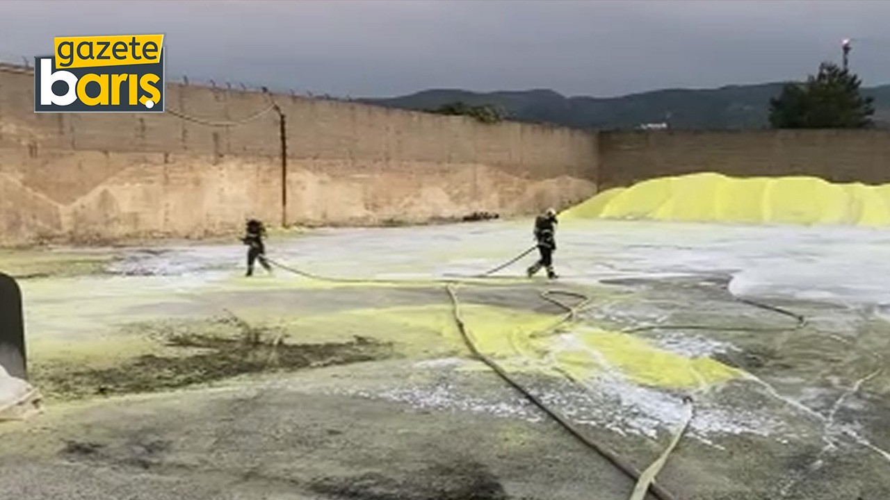 Kocaeli'de kükürt deposunda korkutan yangın!