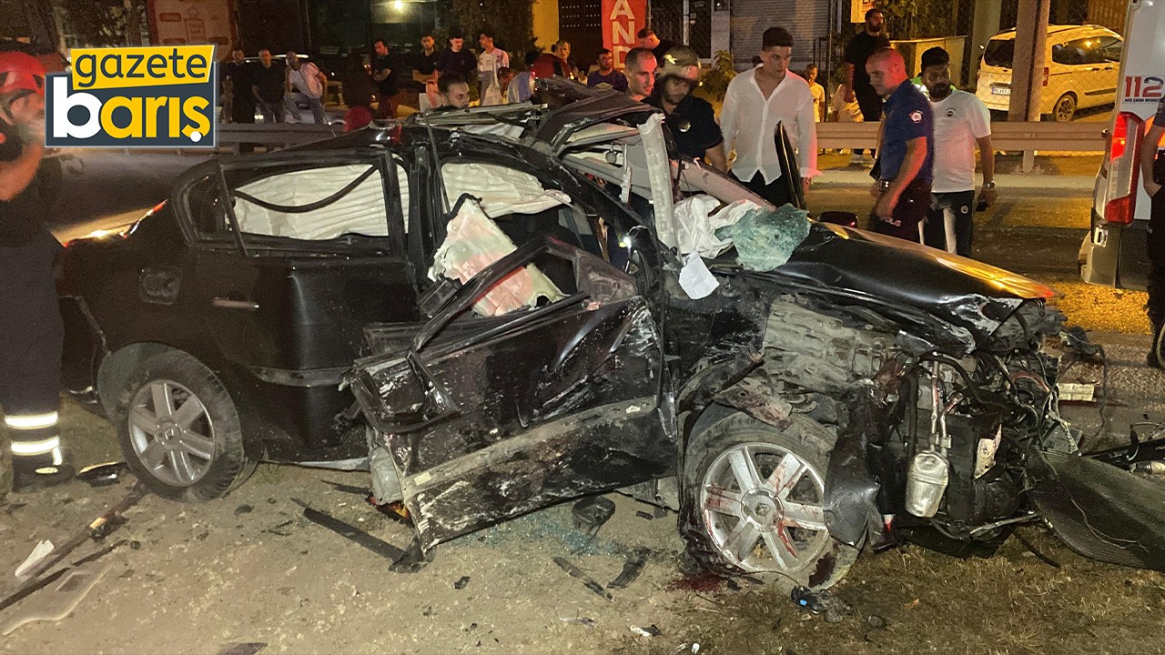 İzmit'te feci kaza: Köprü ayağına çarpan araç hurdaya döndü! 2 ağır yaralı