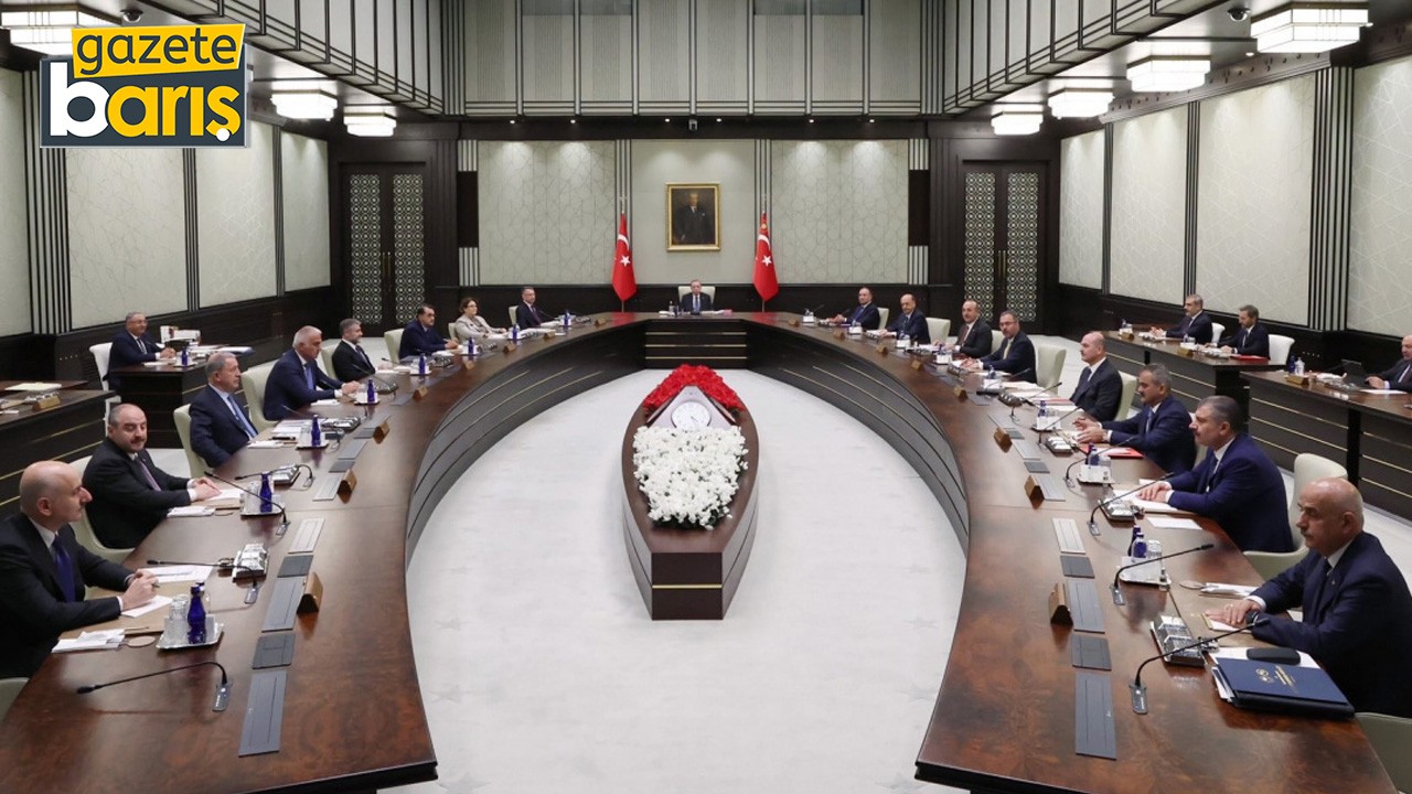Kabine toplanıyor