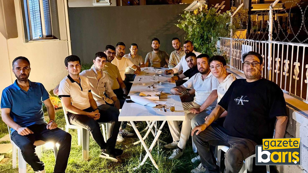 Kartepe’de dikkat çeken masa! CHP’li gençler aday hazırlığında