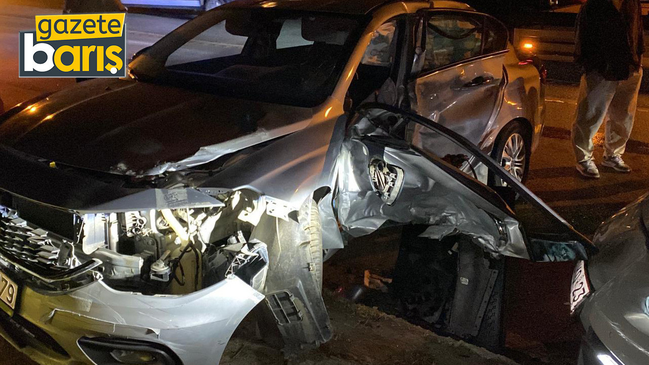 Kocaeli'de iki otomobil çarpıştı: Yaralılar var