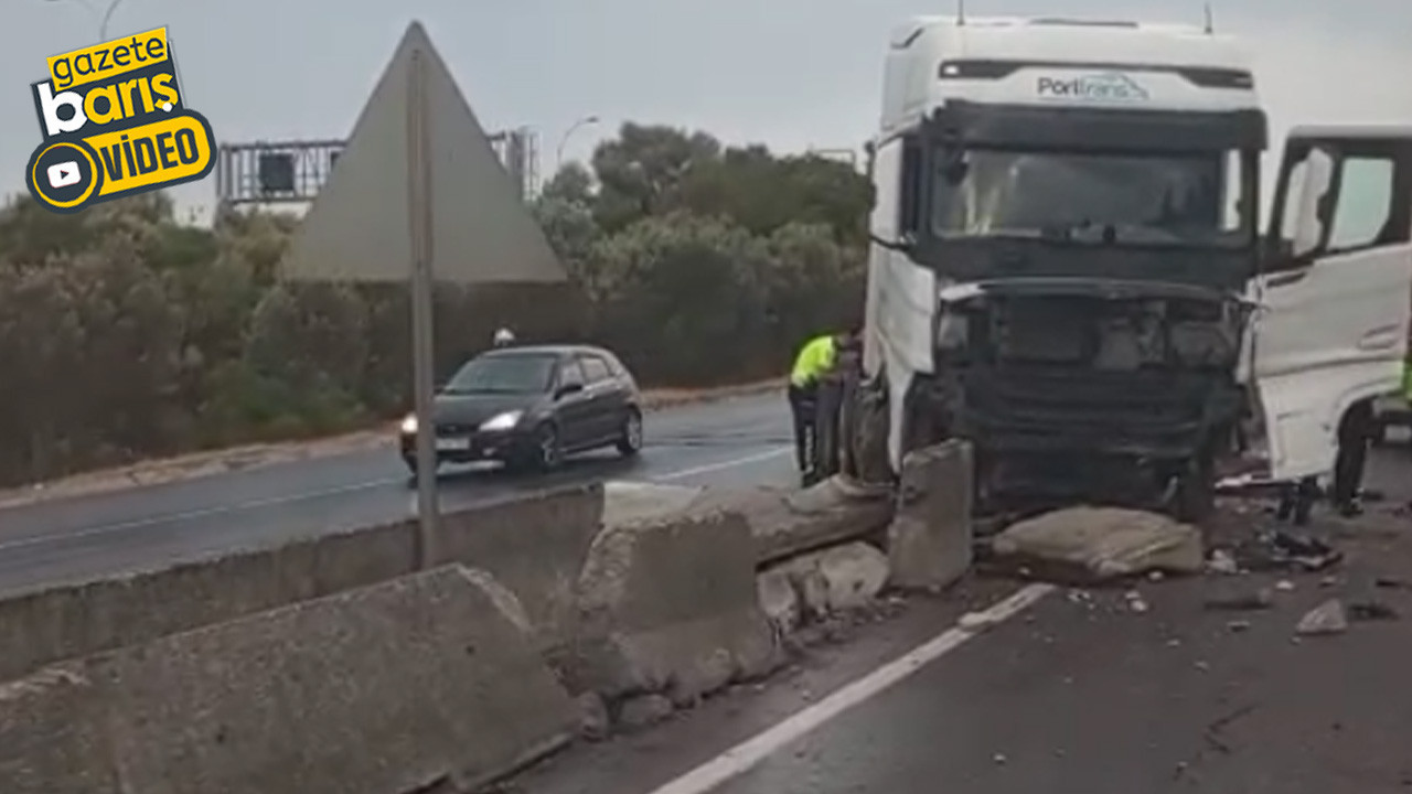 Kocaeli'de korkutan kaza: Tır bariyerlere girdi