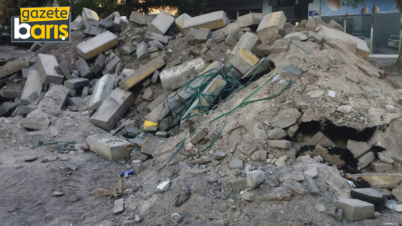 Körfez’in o mahallesinde kaldırım düzenlemesi bitti, molozlardan dağ oldu