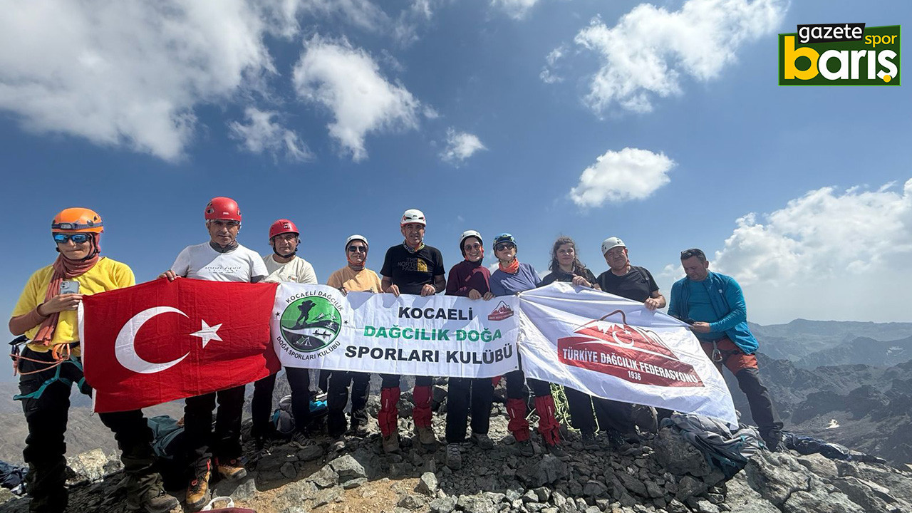 Kocaelili dağcılar zirvede