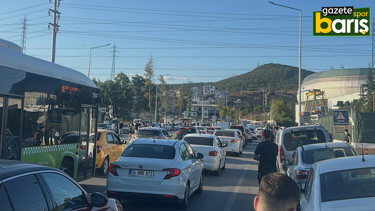 Kocaelispor’un Süper Lig heyecanı trafiği kilitledi