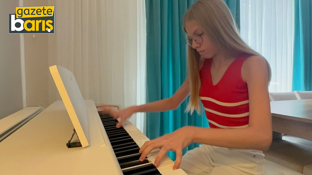 Çayırovalı Aylin 9 yaşında lise diploması aldı